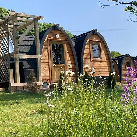 Leighton  Rabbit Glamping Pod School House Farm酒店 外观 照片