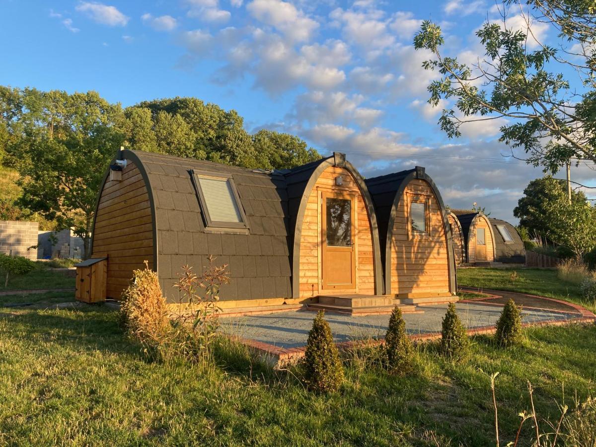 Leighton  Rabbit Glamping Pod School House Farm酒店 外观 照片